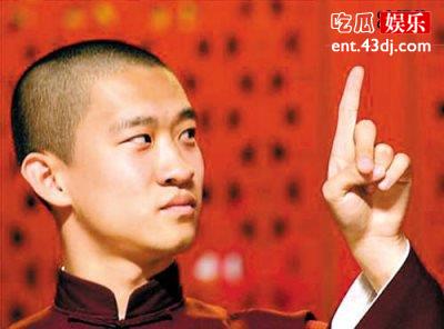 曹云金疑似恋情曝光，回家深情对望难舍难分