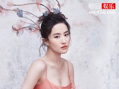 刘亦菲瑞士西装杀简直让人惊艳，网友直呼让人觉得可攻可受！
