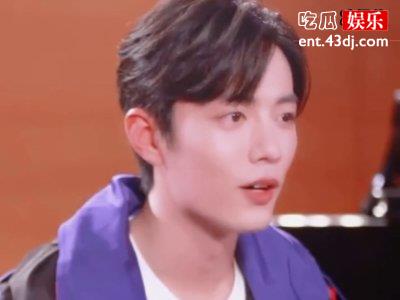 《我们的歌》肖战的衣服扎手，与那英握手时这个反应很暖心