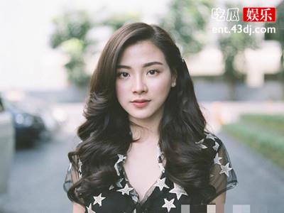 小水平采娜穿旗袍尽展俏皮美 网友：造型有点一言难尽