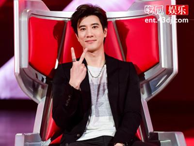 王力宏回应人妻索吻 李靓蕾故意秀恩爱