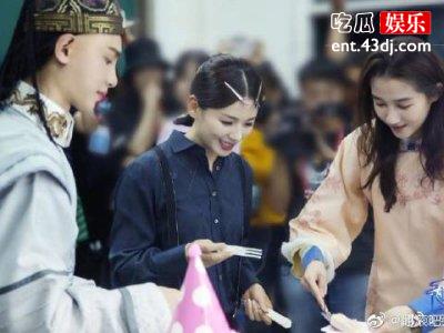 刘涛关晓彤被比较，网友：二人好像一个母亲一个女儿怎么比！