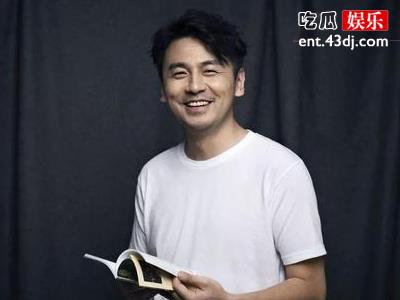 雷佳音与妻子首次同框正脸照曝光， 二人结婚多年有一女儿！