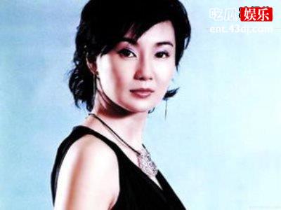 被称为娱乐圈“小张曼玉”，出道即巅峰如今直播卖衣服