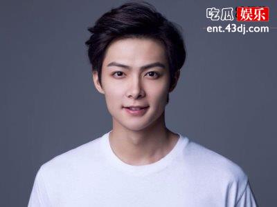 张铭恩人设彻底崩塌，上热搜的为何是陈伟霆？