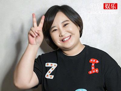贾玲姐姐现在从事什么工作 姐姐和贾玲年轻时一样是清秀佳人