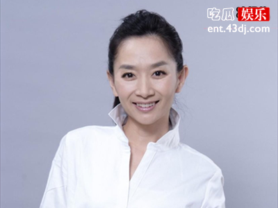 知名主持人王芳被疑怀二胎，与老搭档王为念海南游玩