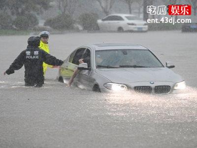 河南灾情严重，为什么这些明星还在人血馒头！