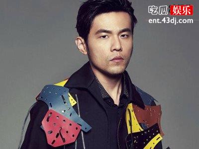 严重受伤伍佰溜冰出意外左脚骨折，演唱会被迫延期？