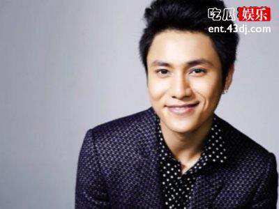 18岁的儿子颜值超过老爸，母亲基因强大陈坤自愧不如！