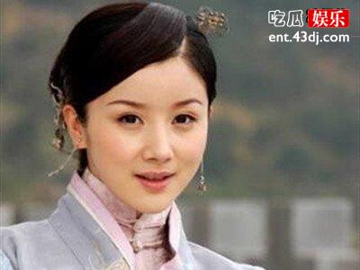 她出演《李卫当官》走红，因片场被打淡出演艺圈，现状如何？