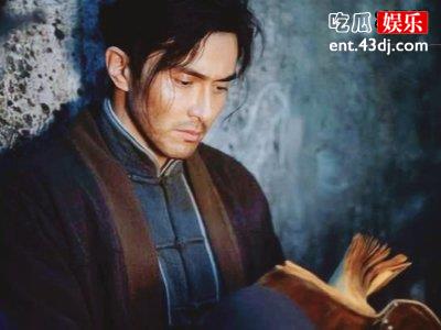 《龙岭迷窟》一个人带动整个故事情节，观众戏称“触发情节开关！