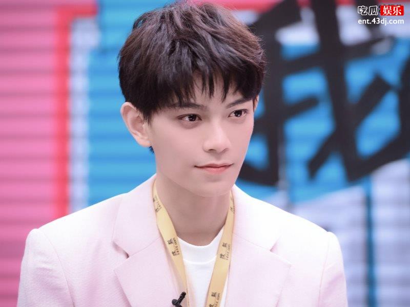 超养眼搭档甜蜜袭来，丁禹兮助阵创造营深情互动引爆尖叫之夜！