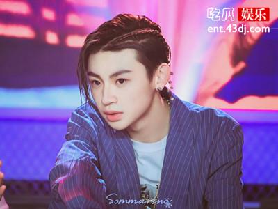 小鬼王琳凯这么小就有女朋友？ 王琳凯与女友亲吻照曝光