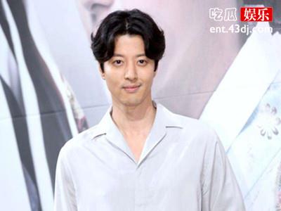 李东健近日现身某活动现场 向媒体坦言：婚礼正在准备当中
