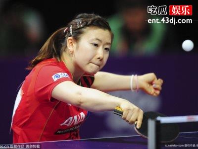 福原爱这把年纪还是瓷娃娃，被江宏杰宠在手掌心里宠