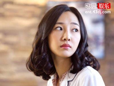 白百何羽凡同接孩子放学，离婚五年首度同框！