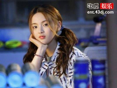 出道前他们都是普通人，杨超越徐梦洁当服务员张颜齐地下唱RAP！