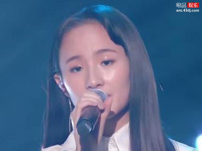 唱作小才女张钰琪重归，与哇唧唧哇合约期满重归大片成熟稳重！