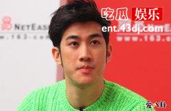 李治廷被拍深夜约会女子，大方公开恋情女友居然是外籍人