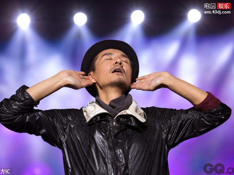 毕业歌会亮点多多，朴树罕见出镜献歌毛不易开口即热泪盈眶！