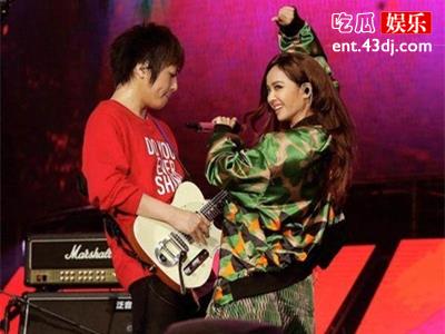 蔡依林搭档阿信热舞 现场气氛热烈粉丝网友纷纷送上祝福
