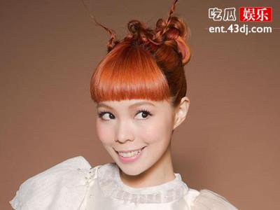 网友说许哲佩的歌很恐怖是什么意思？她都唱过哪些歌曲？