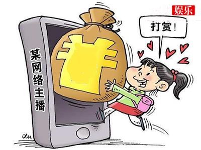 男子30天打赏女主播12万，被知道后当街暴打妻子和母亲让人气愤！
