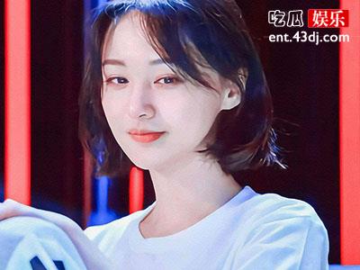郑爽发文点赞周扬青？表示感情受挫理解周扬青！