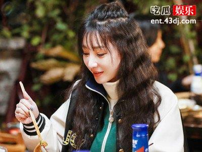 柳岩是正宗的湘妹子，对吃火锅很有心得，网友夸她太会点菜了