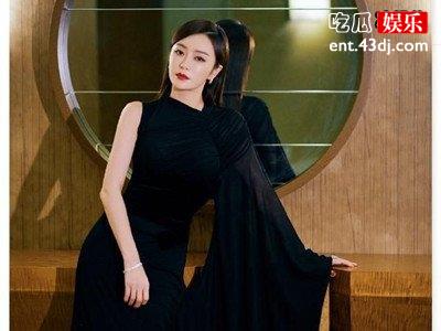 秦岚一袭黑色长裙出席颁奖典礼，高跟鞋却成了焦点