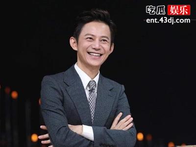 何炅被曝隐婚生子，机场抱小孩疑似其儿子