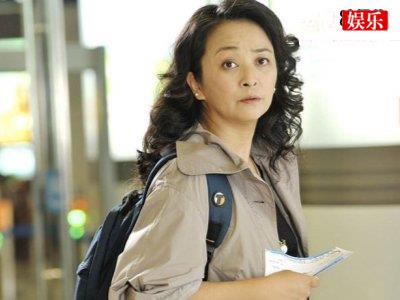 快六十岁李勤勤不显老，朴素打扮成亮点！