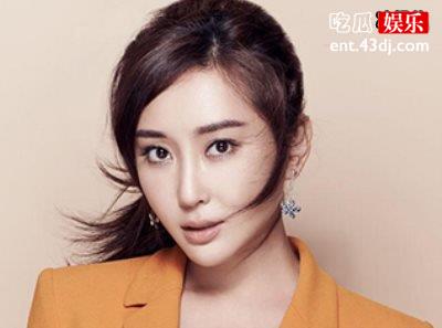 杜若溪女儿被狗狗感动哭，吹出鼻涕泡把全家逗笑了