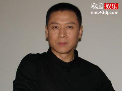 胡亚捷想离婚失败，反而被妻子使唤
