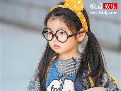 小童星阿拉蕾4岁出道赚钱养家，网友心疼：现实版樊胜美？