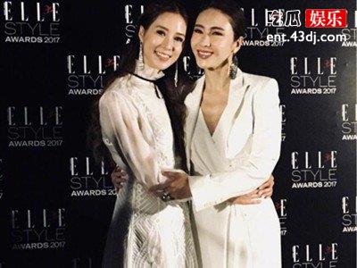 徐子淇和黎姿难得同框，同样穿白色套装，年龄真的相差11岁？