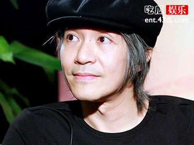 周星驰为何一直单身不结婚，原来是因为她母亲阻碍姻缘？