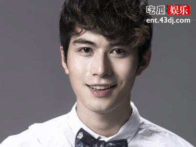 陈学冬为拍戏走40层楼梯，素颜出镜调侃自己被“楼梯精”盯上了！