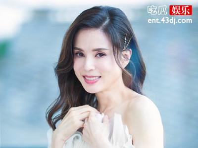 李若彤微博晒身材 配图发文：你们总说我太瘦了，其实我是结实