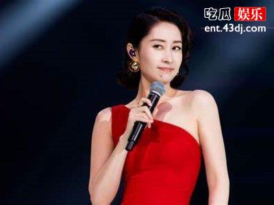 刘敏涛上热搜人们讨论的却是韩雪，可谁注意到了她的表情！