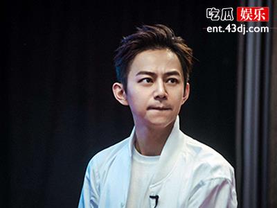 何炅结婚了吗是真的吗？网传他和王菁结婚真假看他回应！