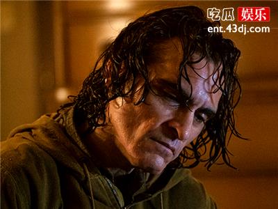 华金·菲尼克斯喜当爹，孩子不是亲生的？