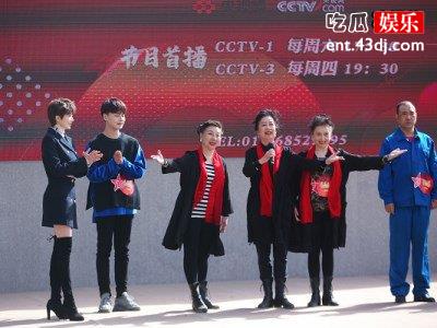 《星光大道》一曲成名，收入千万却被戳穿假农民身份！