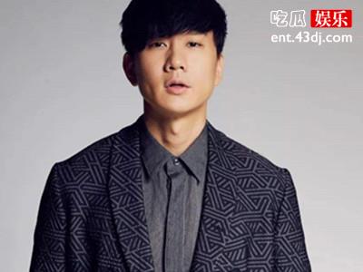 林俊杰经纪人机场拍掉粉丝手机，没想到林俊杰抗下了所有！