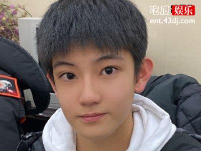 张铭浩长大时的照片 资料曝光网传他与曲芷含亲吻真的吗