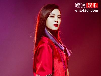 浪姐郁可唯腿出圈， 出道多年身材依旧吸引人！