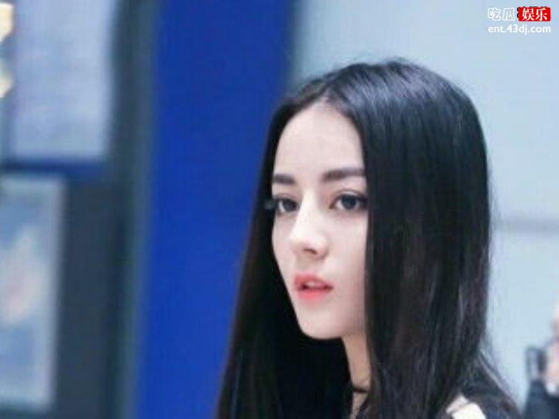 迪丽热巴生图曝光妆容显老像乡镇女企业家，网友：打算做微商？
