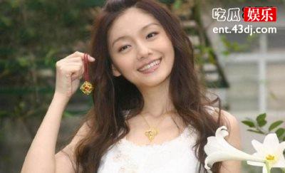 大S现身李湘直播间身材走样再无少女感，这是想要直播带货吗？