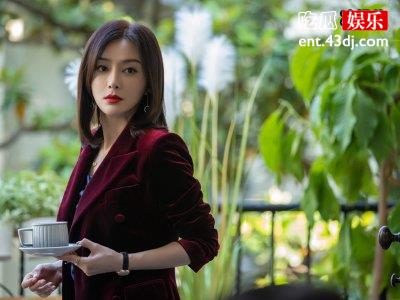 《怪你过分美丽》莫向晚遭遇职场瓶颈，她竟施予援手